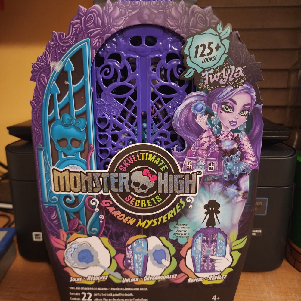 Monster High Skulltimate Secrets Doll Set with Pink, Green, and Purple